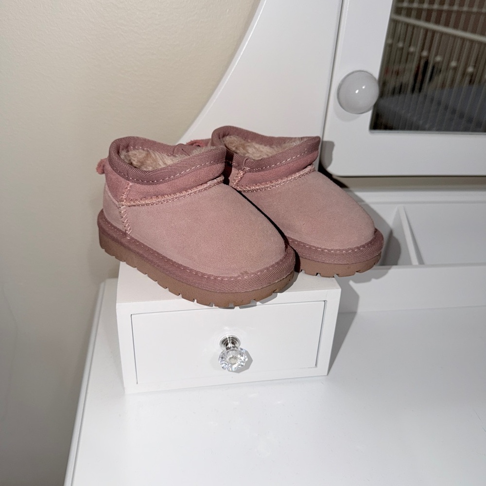 Pink Suede Baby Boots from Tullabee Size 5